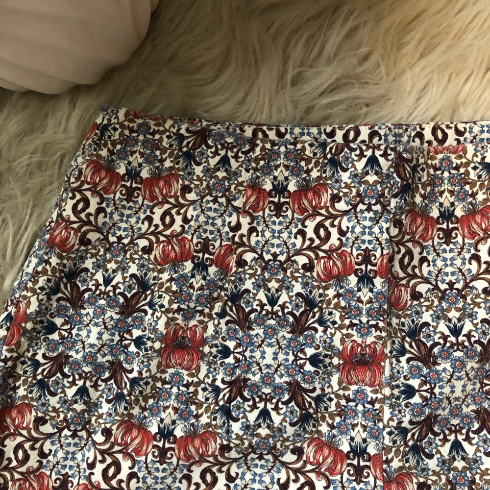 Zara Patterned High Rise Shorts - Picture 2 of 4